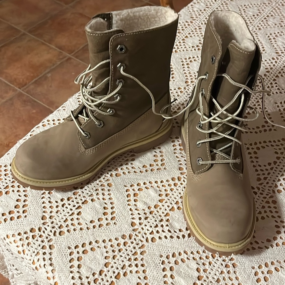 NWOT Timberland boots
